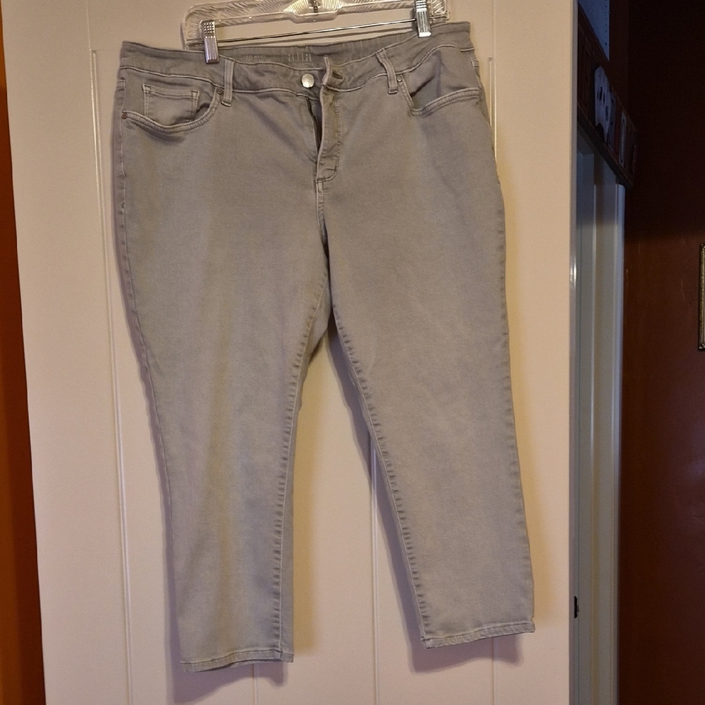 a.n.a Women's Light Gray Ankle Jeans